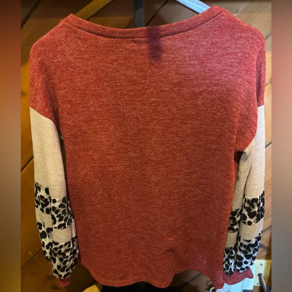 BiBi Red V-Neck Top with Leopard Print Sleeves - Picture 2 of 4